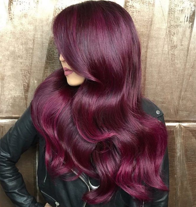 ¿Qué color de pelo me favorece? Rojo borgoña