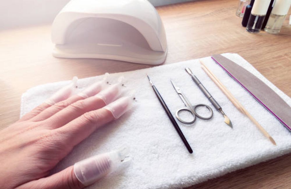 Quitar el esmalte semipermanente sin dañar las uñas