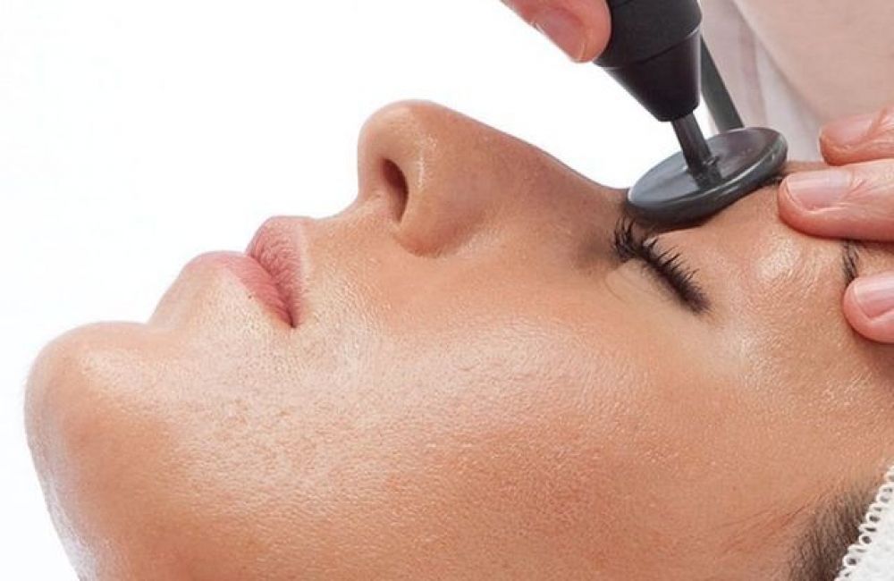 What is a facial radiofrequency session like at Hair Cut Day?